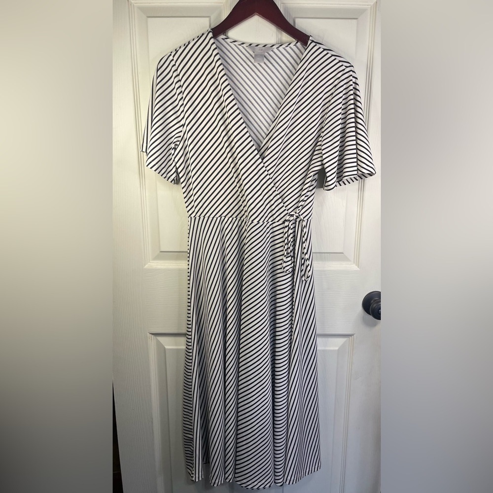 H&M short sleeve v neck striped‎ dresses with tie on the waist